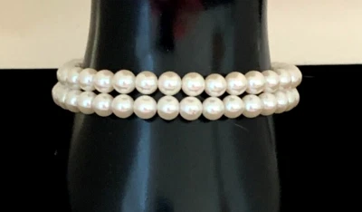 Brazalete Napier Doble Hilo 6 mm Blanco Imitación Perla 7" Tono Dorado Foto 1 de 4