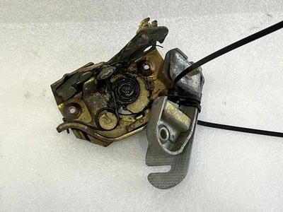 1988 1989 1990 1991 JEEP GRAND WAGONEER RIGHT REAR DOOR LOCK ACTUATOR BRACKET - Image 1 of 4