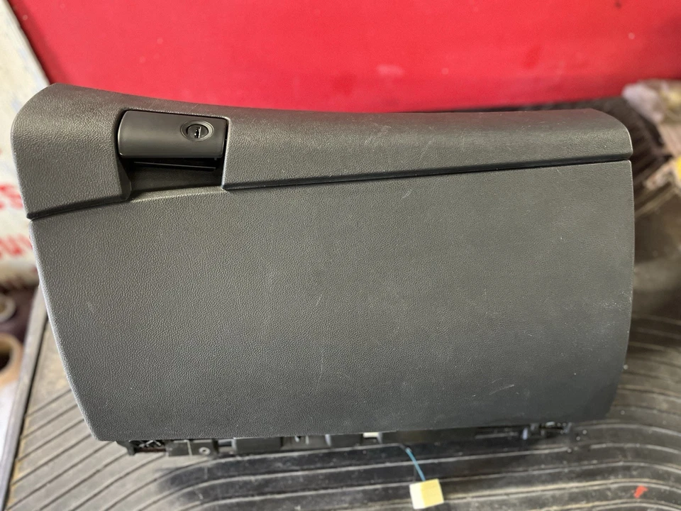 Pontiac G8 2008-2009 tablero guantera compartimento de almacenamiento interior negro Foto 1 de 4