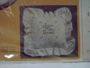 THE CREATIVE CIRCLE STITCHERY KIT SUGAR PLUM DREAMS 2413 CROSS STITCH EMBROIDERY - Picture 1 of 5