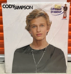Cody Simpson lebensgroßer Pappausschnitt - Bild 1 von 2