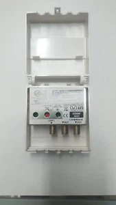 Amplificatore di segnale a 1 Ingresso UHF da 25dB (Regolabili) 2 uscita - Foto 1 di 2