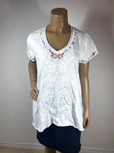 Caite & Kyla White Sadie Tee Size L Tonal Embroidery Floral Side Vents New - Picture 1 of 12