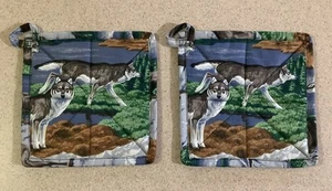 SET OF 2 COTTON HAND CRAFTED WILDERNESS WOLF HOT PADS POT HOLDERS 7.25 x 7.25" - Picture 1 of 3