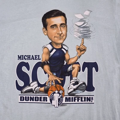 Camiseta The Office X RSVLTS Michael Scott Dunder Baloncesto Caricatura Unisex L Foto 1 de 4