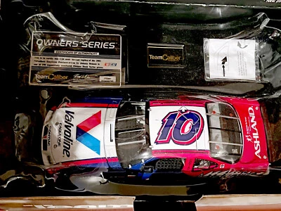 2001 限量版 #10 Johnny Benson Team Caliber Valvoline 员工压铸 — 第 1/4 张图片