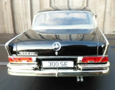 Mercedes 300SE 1:18 Revell 1960 W112 Rare Black Diecast Detailed Toy Car Model - Image 1 of 4