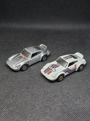 Lote de 2 Hot Wheels Porsche P-911's: Blanco con Ruedas GHO, y Super Cromo Foto 1 de 4
