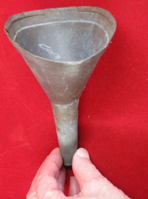  ANCIEN ENTONNOIR EN CUIVRE - objet du vin ou autres - Photo 1/4