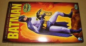 BATMAN CLASSIC TV SERIES 1966 1/8 SCALE ASSEMBLY KIT BATMAN MOEBIUS MODELS 2014 - Picture 1 of 10