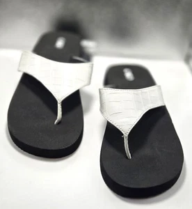 NEU Cato Damen bequeme hellweiße Krokodildruck Zehenstegsandalen Größe 8 - Bild 1 von 3