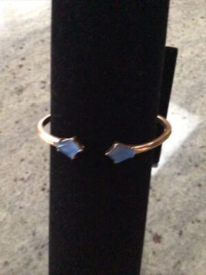 Pulsera con bisagras de piedra azul tono dorado Lucky Brand, nueva con etiquetas Foto 1 de 4