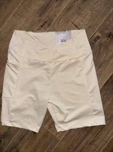 Damen Biker Shorts Cross Top Gr. Medium Cremefarben Seitentasche Training Neu - Bild 1 von 5