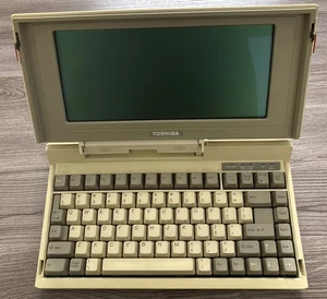 Computadora portátil Toshiba T1100 Plus de colección con micro disquete Maxell MF 2-DD - Imagen 1 de 13
