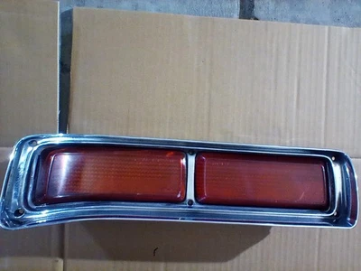 Lincoln Continental Mark IV 1972-73 luz trasera izquierda lado conductor lámpara OEM Foto 1 de 4
