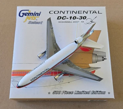 1:400 McDonnell Douglas DC-10-30 Continental Airlines N12061 GeminiJets GSCOA021 - Image 1 of 4