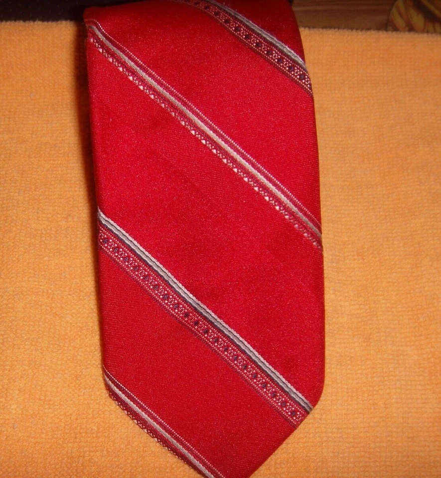 ENVOY CORBATA HOMBRE 55 X 3" ROJO BRILLANTE BRILLANTE CON RAYAS NEGRAS Y GRISES Foto 1 de 1