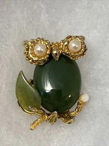 Vintage Green Jade Owl gold Brooch Pin White Pearl Eyes Signed Swoboda Swo Inc - Picture 1 of 11