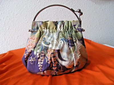 Bolso de mano vintage de tela hawaiana con estampado de grúa blanca cierre de beso aBBa Foto 1 de 4