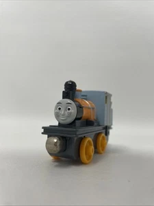 Motore treno magnetico pressofuso Thomas & Friends Take N Play Along DASH - Foto 1 di 7