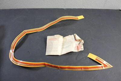 Nuevo de Lote Antiguo Original HONDA CM200T TWINSTAR DERECHA TANQUE DE GASOLINA RAYA OEM 87111-465-770ZA Foto 1 de 4