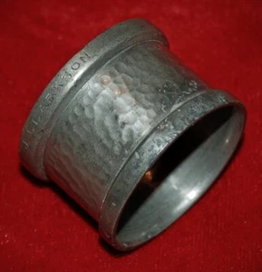 Antiguo ANILLO SERVILLETA PELTRE 1890 martillado J.CLARKSON Inglaterra - Imagen 1 de 4