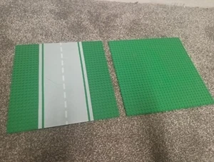 LEGO 2 32 X 32 STUD THIN BASE PLATES GREEN + ROAD USED (TB16) - Picture 1 of 11
