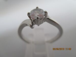 18K White Gold Filled Ring White Sapphire 1.5kt Engagement Jewellry Size O