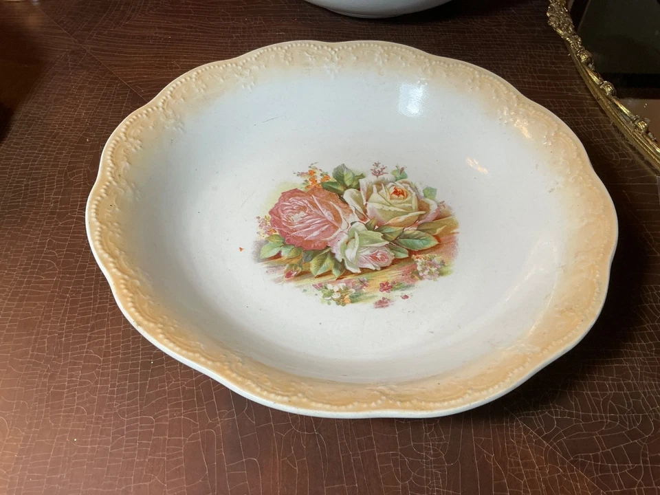 Антикварная фарфоровая чаша с ручной росписью с оранжевым ободком и розами внизу  - Изображение 1 из 1