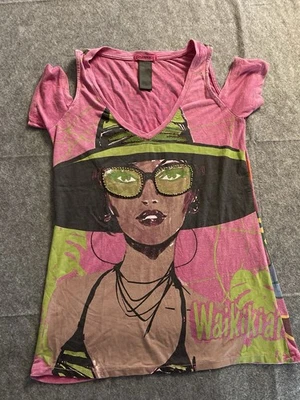 Top Custo Barcelona Waikiki Gráfico Cuello en V Rosa Verde Estrás Adornado S Foto 1 de 4