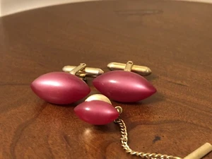 MINT! Swank Oval Cranberry-Colored Lucite Cufflinks and Tie Tack - Picture 1 of 2