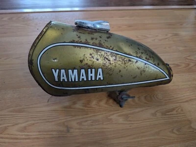 Yamaha Dt100 Dt 100 1974 tanque de gasolina gasolina tapa de llave enduro vintage Foto 1 de 4