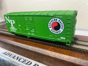 NORTHERN PACIFIC - 40ft GRAIN LOADING BOX CAR- HO Scale- " VISTA " Logo KIT RTR - Picture 1 of 6