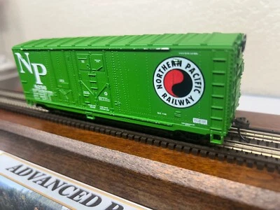 NORTHERN PACIFIC - 40ft GRAIN LOADING BOX CAR- HO Scale- " VISTA " Logo KIT RTR - Image 1 of 4