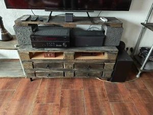 Selbstgebautes designer Sideboard im Industrial Stil aus Paletten - Bild 1 von 1