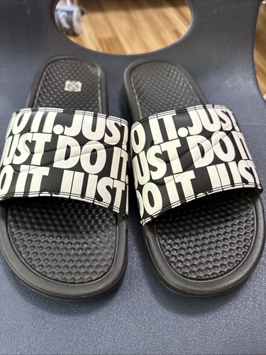 Slide uomo taglia 11 Nike bianche e nere logo Just Do It