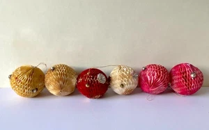 Honeycomb and Mercury Glass Bead embellished Chritsmas Baubles Red and White x6 - Picture 1 of 8