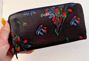 NEW Cath Kidston Darling Blue Red Roses 🌹 Bouquet Zip Around Continental Wallet - Picture 1 of 6