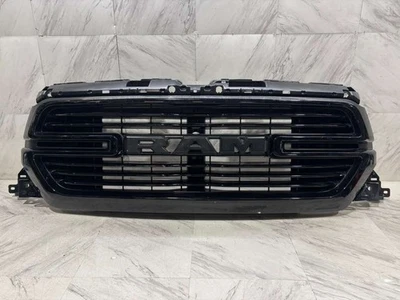 Dodge Ram 1500 2019 2023 montaje de rejilla OEM parrilla central delantera superior 68366528A Foto 1 de 4