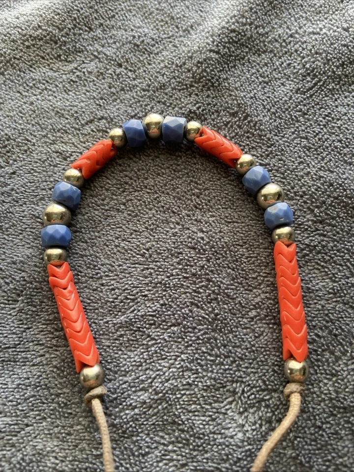 Chevron naranja antiguo abalorio de comercio africano en plata de ley Foto 1 de 4