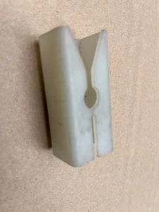 AUSTIN MG MAESTRO MONTEGO BUMPER SIDE CLIP MOUNT - Picture 1 of 5