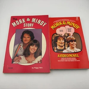 Lot of 2 Mork & Mindy Books: Story & Video Novel 1979 - Bild 1 von 9