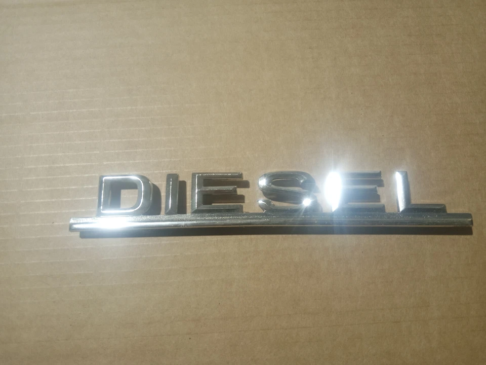 Insignia emblema maletero Mercedes w123 diésel 300 240 C D T Foto 1 de 1