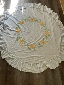 Vintage Tablecloth With Cross Stitch - Round - Picture 1 of 9