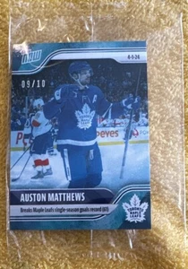 Pegatina NHL TOPPS NOW® 2023-24 #160 🏒 Auston Matthews 🏒Hojas AZUL 🧊 HIELO 9/10 - Imagen 1 de 8