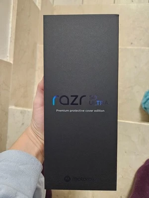 MOTOROLA RAZR 50 ULTRA 5G DUAL SIM 6.9" OCTA CORE 512GB RAM 12GB 5G ITALIA MIDNI - Immagine 1 di 3