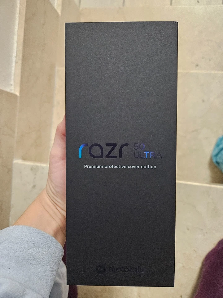 MOTOROLA RAZR 50 ULTRA 5G DUAL SIM 6.9" OCTA CORE 512GB RAM 12GB 5G ITALIA MIDNI - Immagine 1 di 3