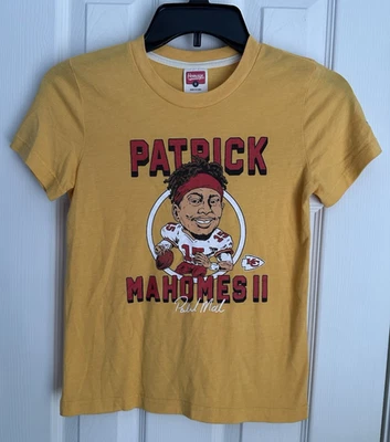 Camiseta Homenaje Kansas City Chiefs Patrick Mahomes II Amarilla Juvenil Talla 8 NFL Foto 1 de 4