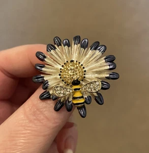 Buckingham Jewellery Enamel & Rhinestone Bee Flower Brooch In Gold Tone With Box - Picture 1 of 7
