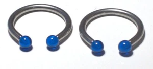 (2) 8g 7/8 glänzend blau 6mm Kugel Hufeisen UV Brustwarzenringe Chirurgenstahl 316L PA - Bild 1 von 3